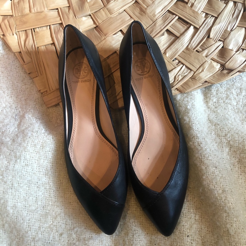 Tory Burch pointed toe low heel shoe 9 M black